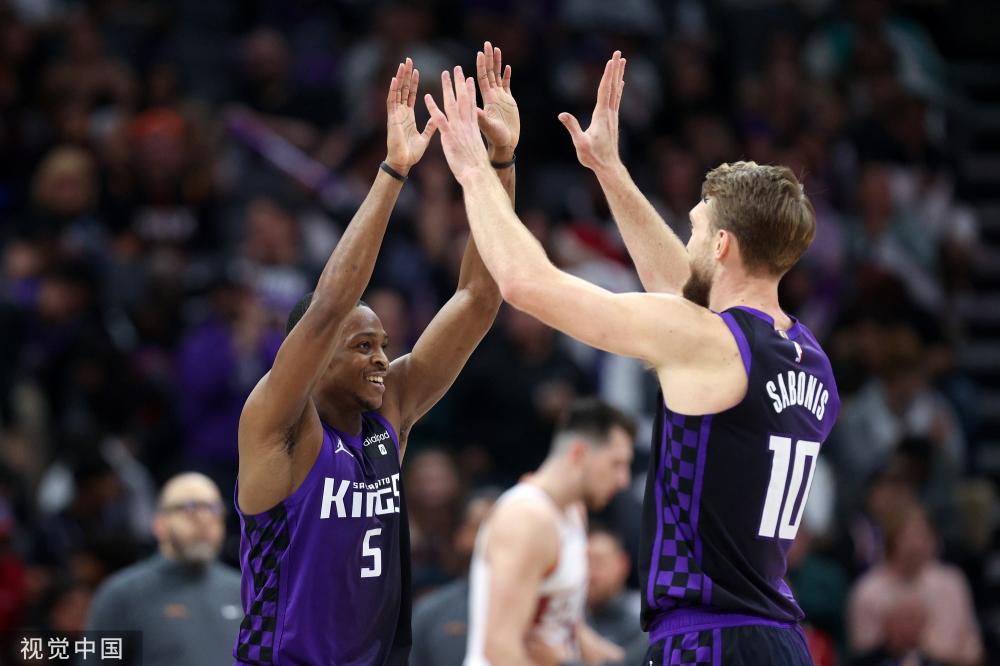 他在球场上 他在球场上